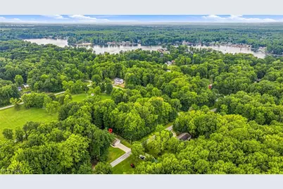 2043 N Park Lane, Roaming Shores, OH 44084 - Photo 4