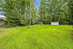 2043 N Park Ln, Roaming Shores, OH 44084 - Photo 8