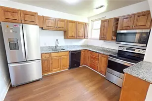 16702 Findlay St, Chagrin Falls, OH 44023 - Photo 4