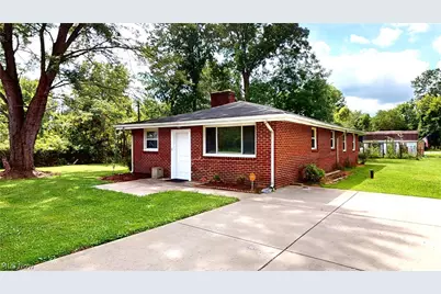 16702 Findlay Street, Chagrin Falls, OH 44023 - Photo 2