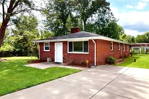 16702 Findlay St, Chagrin Falls, OH 44023 - Photo 2