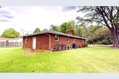 16702 Findlay Street, Chagrin Falls, OH 44023 - Photo 20