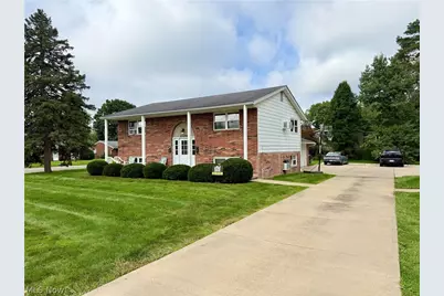 813 S Nickelplate Street, Louisville, OH 44641 - Photo 2