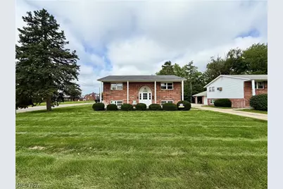 813 S Nickelplate Street, Louisville, OH 44641 - Photo 6