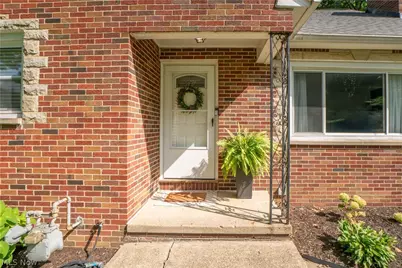 1215 Easton Street NE, Canton, OH 44721 - Photo 4