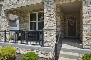 670 Shinnecock Ln, Aurora, OH 44202 - Photo 2