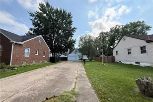 1868 E 34th St, Lorain, OH 44055 - Photo 2