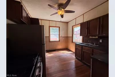 1868 E 34th Street, Lorain, OH 44055 - Photo 6