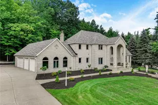 8190 Mt Royal Dr, Concord Twp, OH 44077 - Photo 2