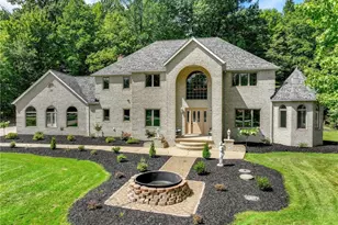 8190 Mt Royal Dr, Concord Twp, OH 44077 - Photo 4
