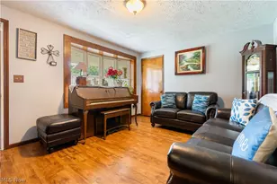 1015 Carnwise St SW, Canton, OH 44706 - Photo 4