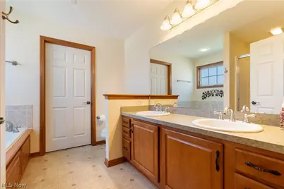 4946 Simsbury Circle NW, Massillon, OH 44646 - Photo 18