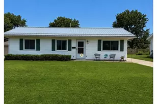 490 Myra Dr, Chardon, OH 44024 - Photo 2