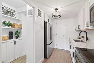 19101 Van Aken Blvd, Huber Heights, OH 44122 - Photo 12