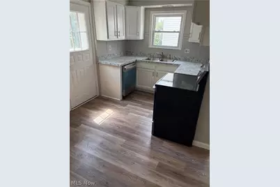 818 Saxon Avenue, Akron, OH 44314 - Photo 2