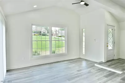 1911 Hubbard Thomas Road, Hubbard, OH 44425 - Photo 6