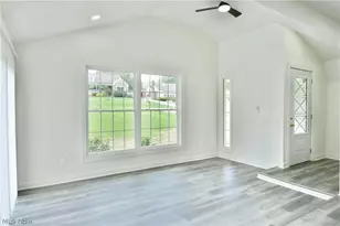 1911 Hubbard Thomas Rd, Hubbard, OH 44425 - Photo 6