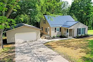 1911 Hubbard Thomas Rd, Hubbard, OH 44425 - Photo 2