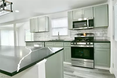 1911 Hubbard Thomas Road, Hubbard, OH 44425 - Photo 14