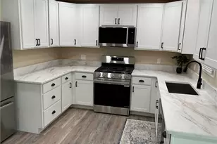 251 Hilliard Rd, Elyria, OH 44035 - Photo 4