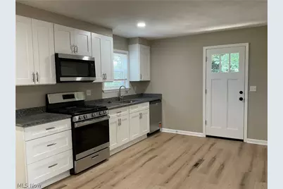 38397 Dolores Drive, Eastlake, OH 44095 - Photo 4