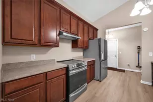 9036 Morgan Cir, North Ridgeville, OH 44039 - Photo 8