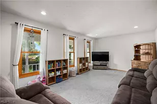 876 Moss Canyon Dr, Amherst, OH 44001 - Photo 2