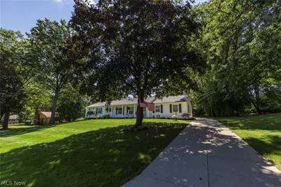 690 N Azalea Boulevard, Barberton, OH 44203 - Photo 6