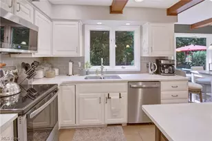 126 Westchester Dr, Amherst, OH 44001 - Photo 10