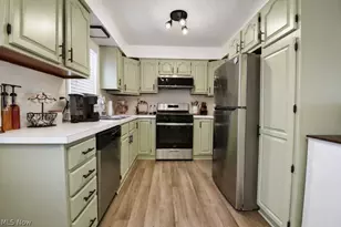 34411 Beach Park Ave, Eastlake, OH 44095 - Photo 6