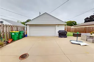 32325 Dickerson Rd, Willowick, OH 44095 - Photo 22