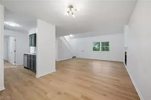 10473 Florida St, Aurora, OH 44202 - Photo 6