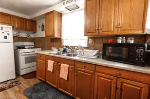 175 Spruce St, Elyria, OH 44035 - Photo 6
