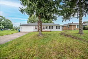 550 Neoka Dr, Campbell, OH 44405 - Photo 2