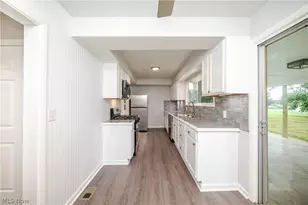 550 Neoka Dr, Campbell, OH 44405 - Photo 12