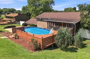 312 Maple Dr, Williamstown, WV 26187 - Photo 2