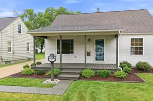 139 Fox St, Hubbard, OH 44425 - Photo 2