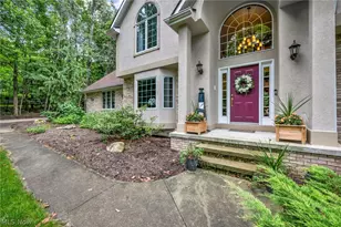 9198 Regency Woods Dr, Kirtland, OH 44094 - Photo 2