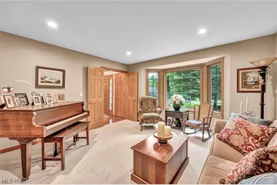 9198 Regency Woods Drive, Kirtland, OH 44094 - Photo 6