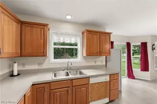 25273 Briarwood Ln, Columbia Station, OH 44028 - Photo 6