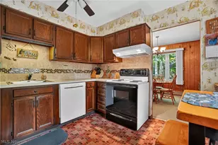 2415 Plum Creek Dr, Roaming Shores, OH 44084 - Photo 2