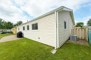 4713 Meadow Ln, Lorain, OH 44055 - Photo 8