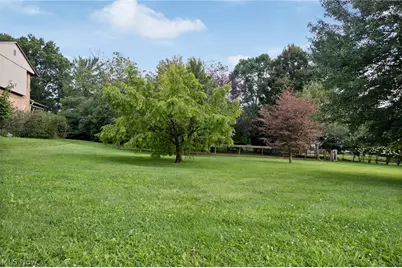 2317 Raintree Street NE, Canton, OH 44705 - Photo 6