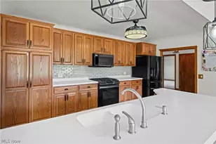 3230 E Wallings Rd, Grandview Heights, OH 44147 - Photo 12