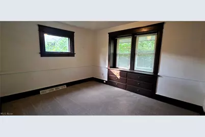 382 W Cedar Street, Akron, OH 44307 - Photo 8
