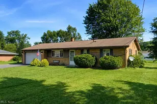 819 Navajo Trail, Macedonia, OH 44056 - Photo 2