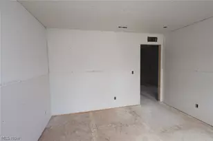 5090 Shepherds Gln, Willoughby, OH 44094 - Photo 6