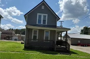 327 Locust St, Coshocton, OH 43812 - Photo 2
