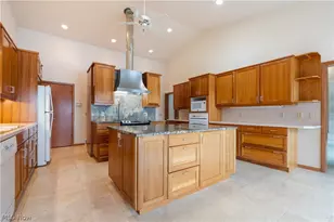 5234 Pinedrive Cir NW, Canton, OH 44718 - Photo 10