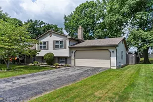 5892 Yorktown Ln, Austintown, OH 44515 - Photo 2